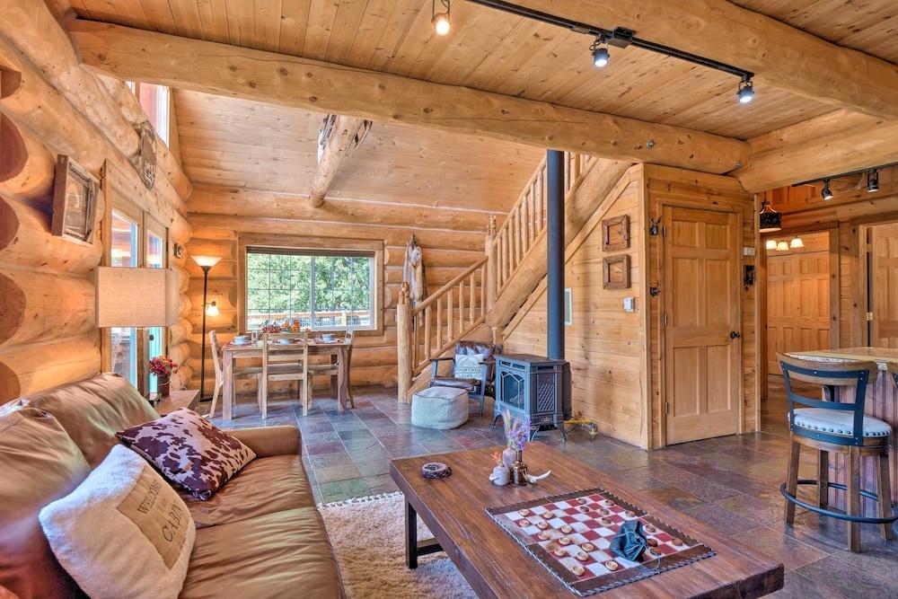 Chic Fairplay Cabin With Deck & Mountain Views!