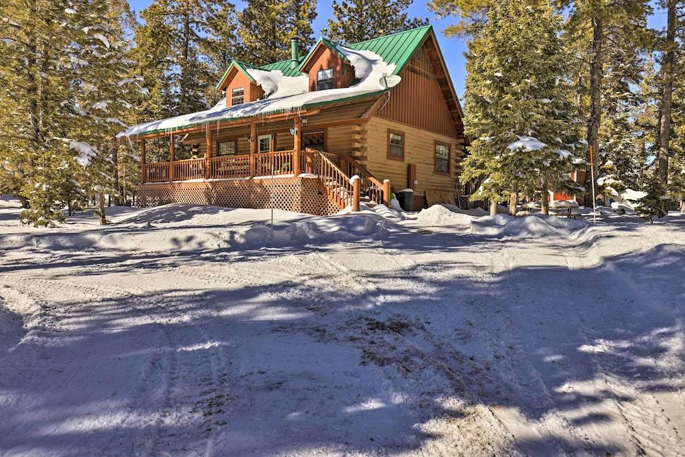 Rustic Duck Creek Village Cabin w/ Fire Pit!