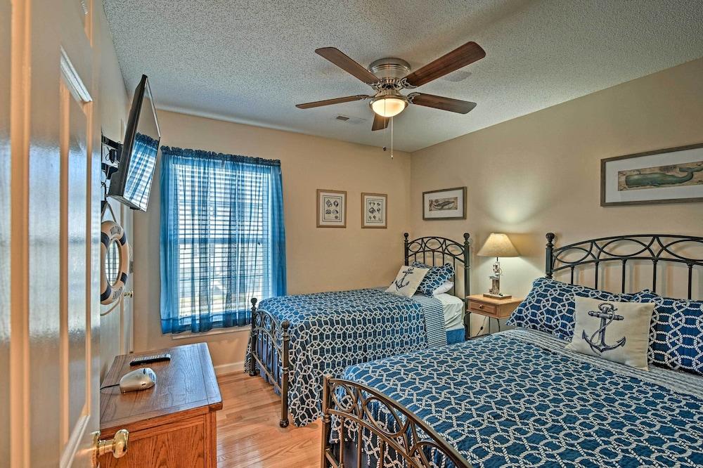 Murrells Inlet Home w/ 3 Decks - 1 Block to Beach!