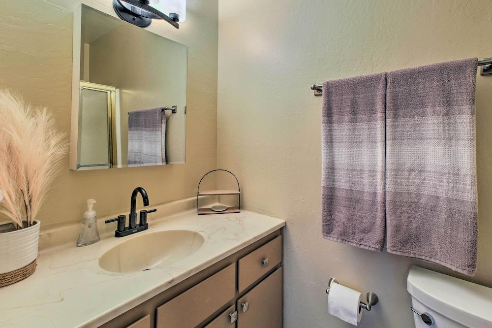 Patio, Fenced Yard: Pet-friendly Pinetop Cabin!