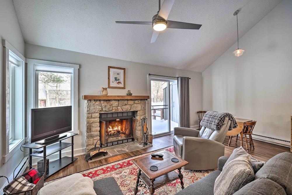 < 1 Mi to Jack Frost: Lake Harmony Townhome!