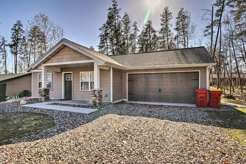 Breezy Point Cabin w/ Fire Pit - Walk to Lake