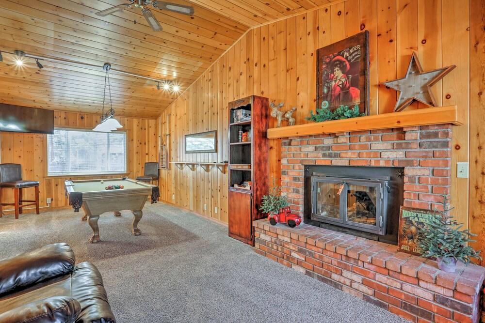 Game Room, Yard, Deck & Fireplace: Lakeside Home