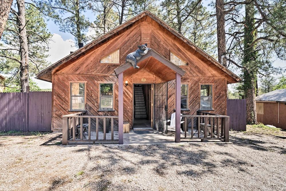 Ruidoso Cabin w/ Deck & Grill - Walk to Town!