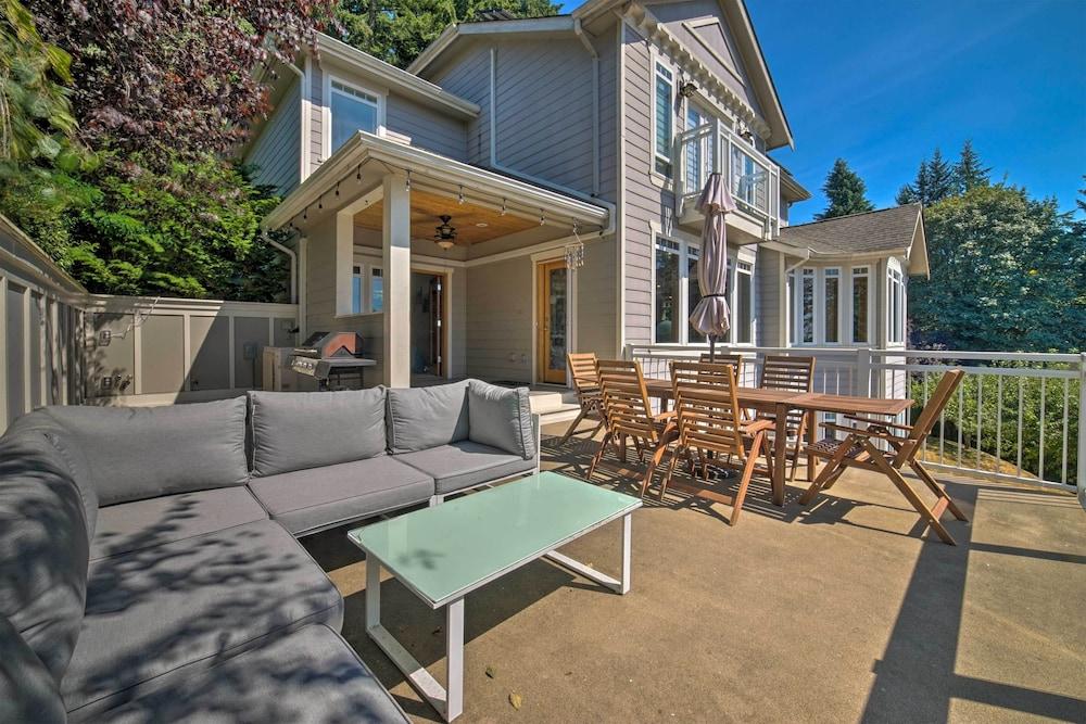 Spacious Lake Stevens Home w/ Fire Pit, Patio