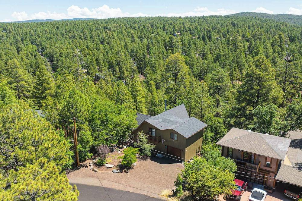 Deck & Scenic Views: Munds Park Cabin!