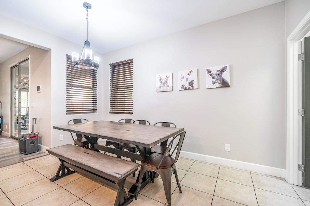 Pool & Patio: Family-friendly Goodyear Home!