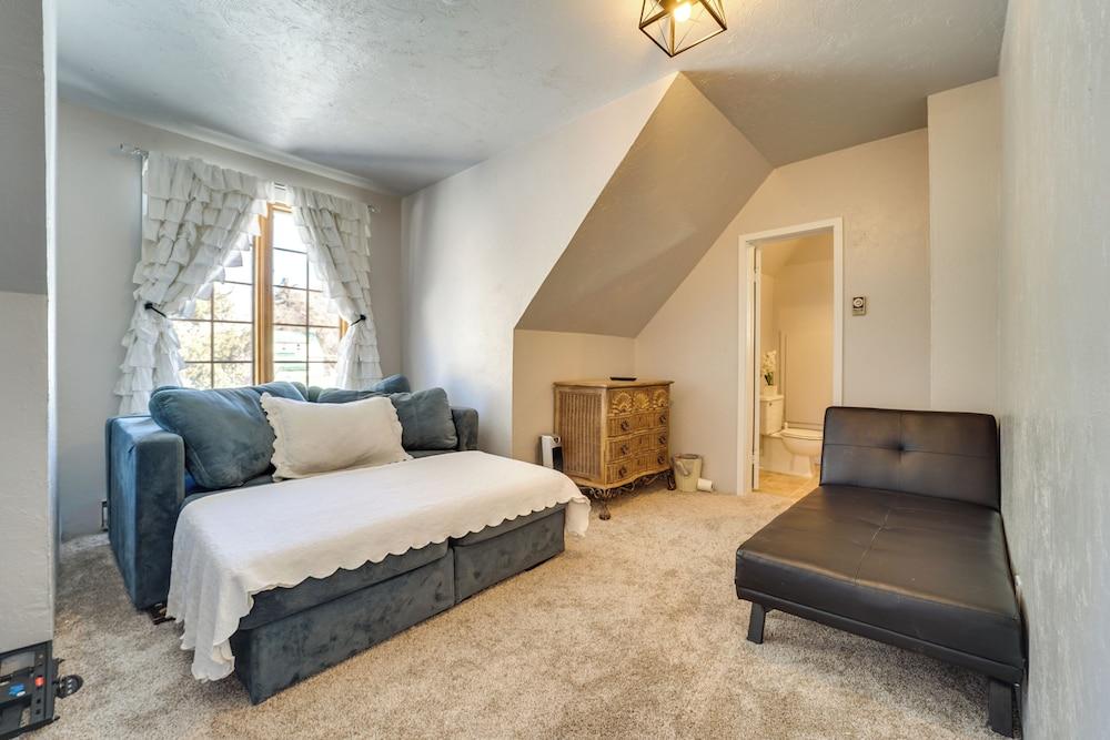 'dolorable' Home w/ Yard - Walk to River!