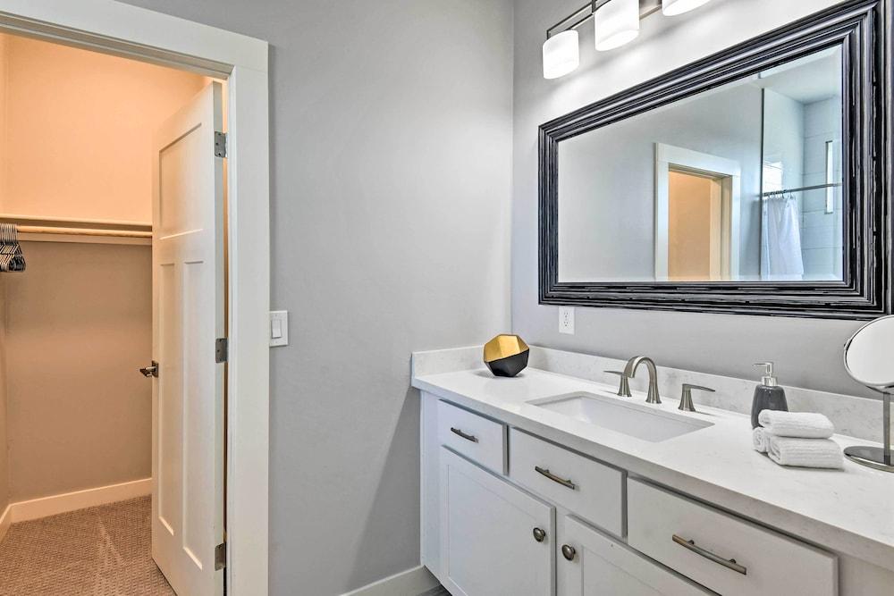 7 Mi to Dtwn Phoenix: Home w/ Patio & Yard