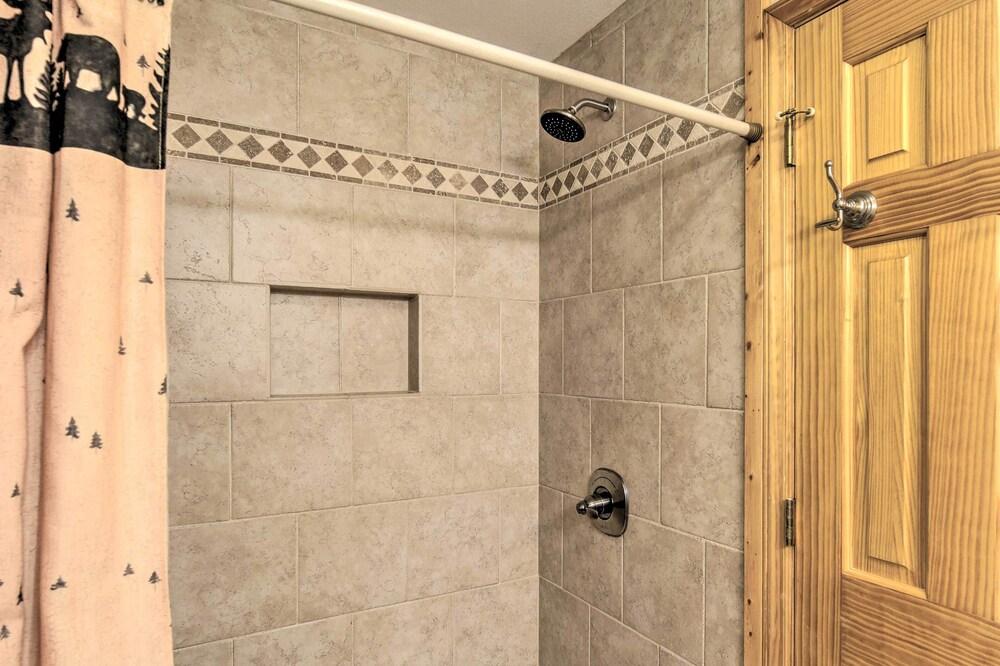 Gated Community w/ Perks: Cozy Sparta Cabin!