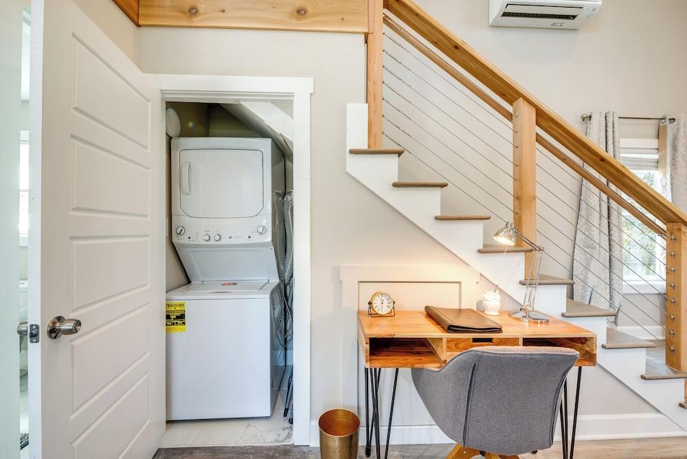 West Atlanta Craftsman Studio With Front Yard!