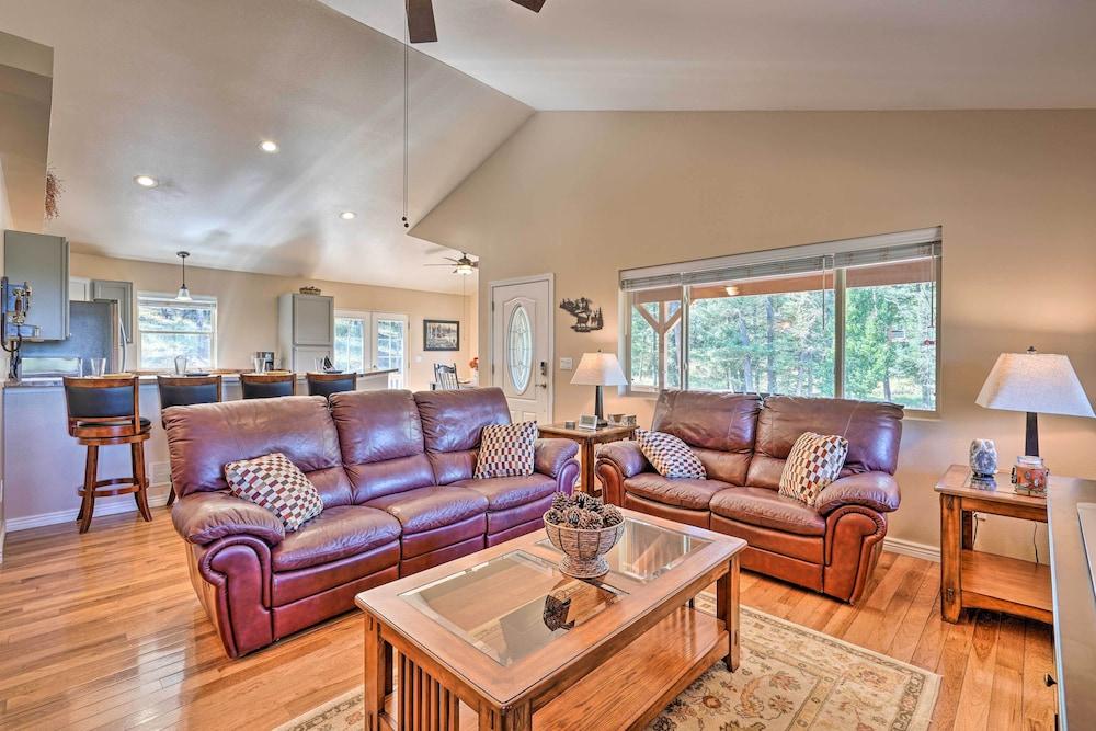 Hilltop Haven in Florissant: Deck + Mountain View!