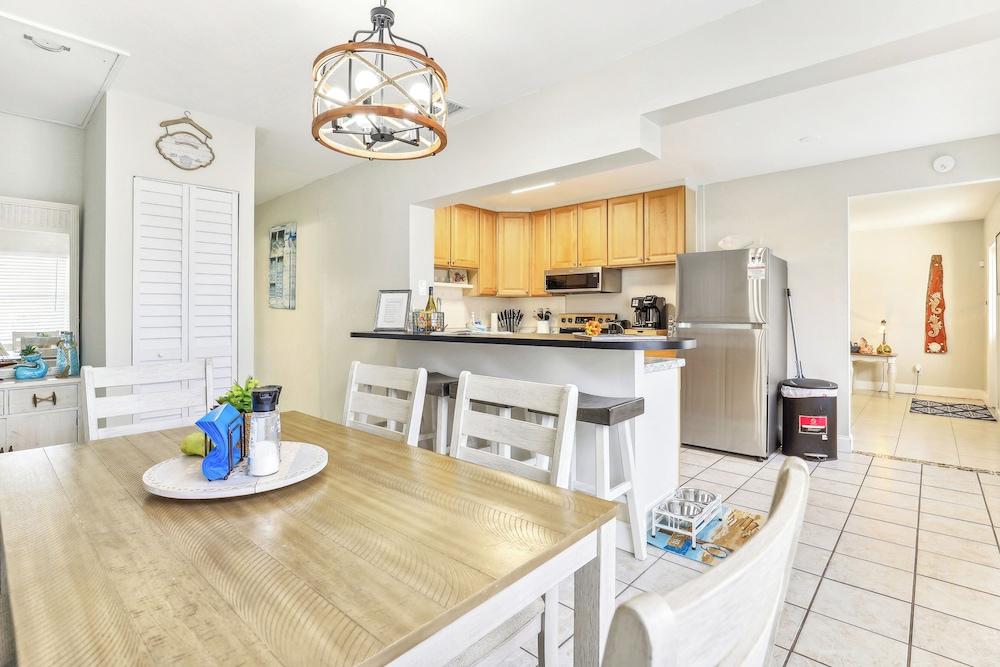 Jensen Beach Home: Walk to Beach Access!