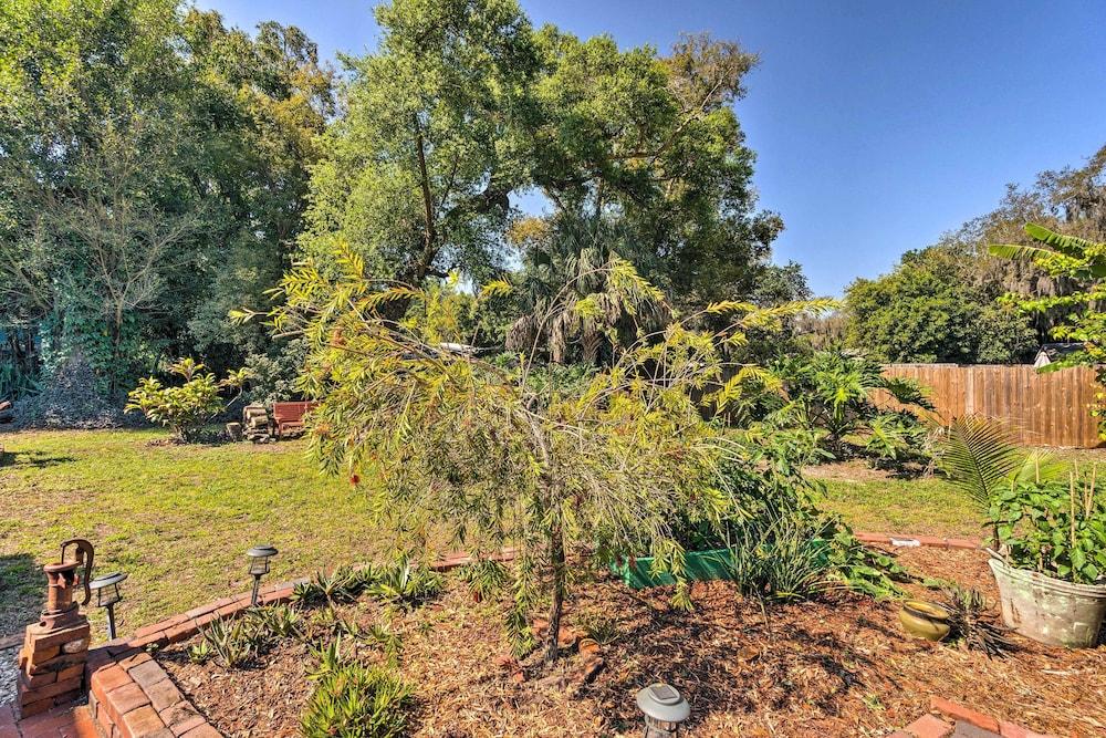 2 Mi to Riverwalk: Palmetto Gem w/ Fire Pit & BBQ