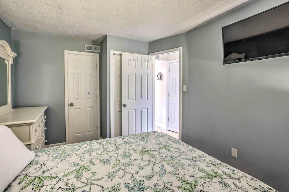 1 Block to Ocean Shore: Condo in Myrtle Beach!