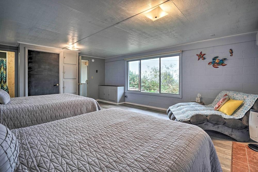 Serenity By The Sea - Chic Oceanfront Home w/ Deck