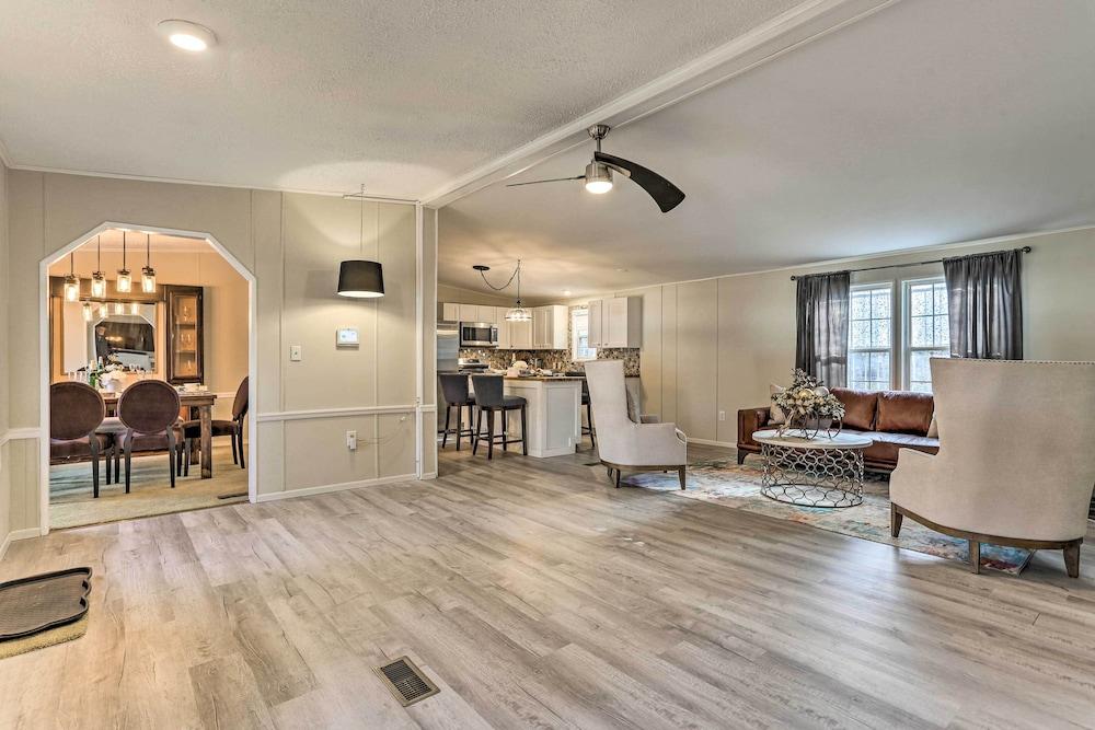 Kayaks, Electric Bicycles: Greentown Hideaway!