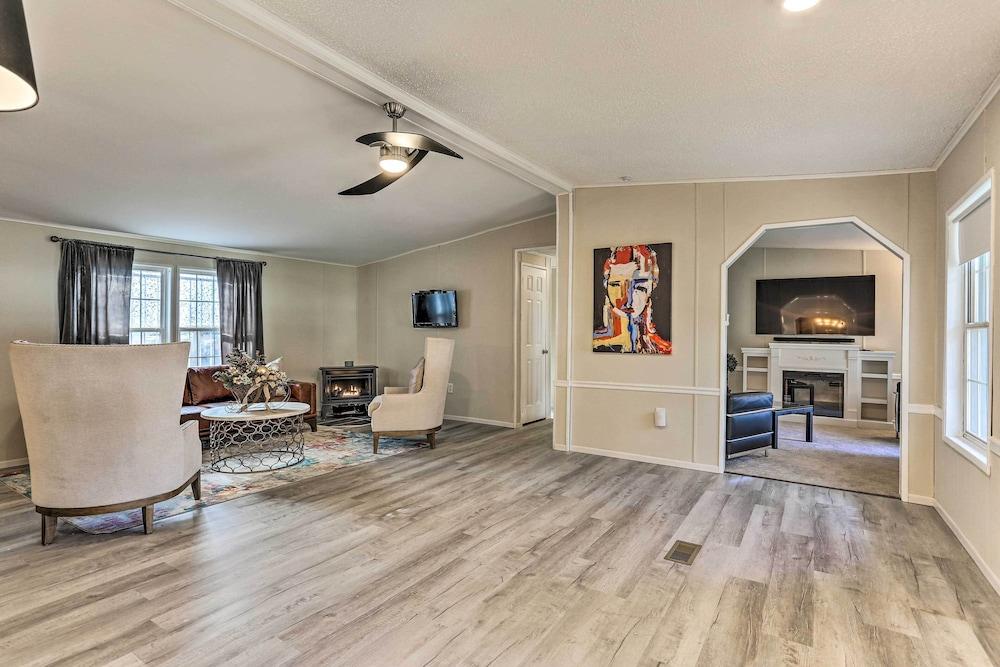 Kayaks, Electric Bicycles: Greentown Hideaway!