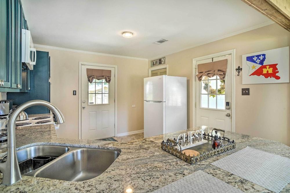 'rustic Fleur De Lis' Charming New Iberia Gem