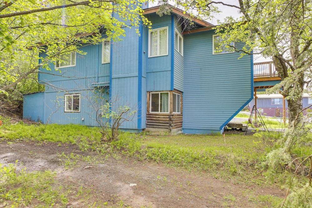 Modern Anchorage Getaway, Steps From Coastal Trail