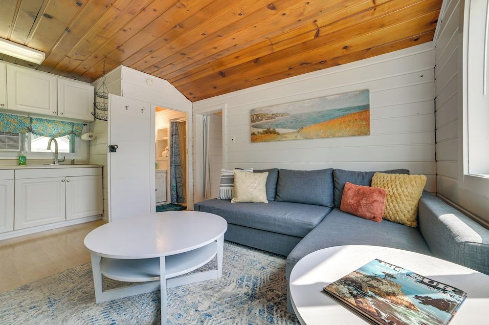 'tiny House Cottage 5' w/ Crooked Lake Access!