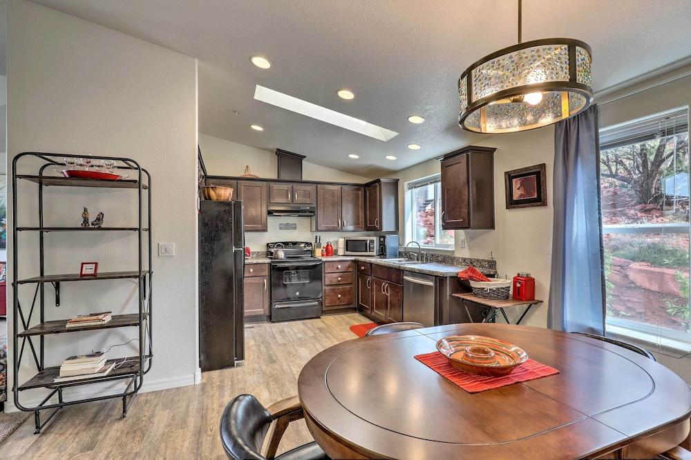 Mountain-view Rooftop Deck: Sedona Hideaway