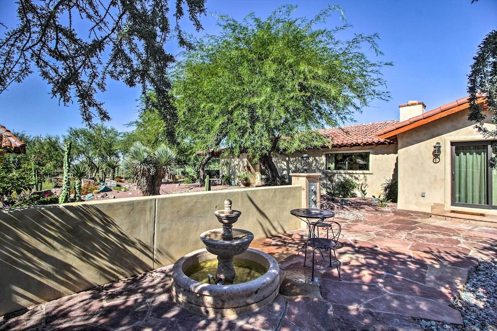 Luxe Tucson Vineyard Home w/ Views & Fire Pit