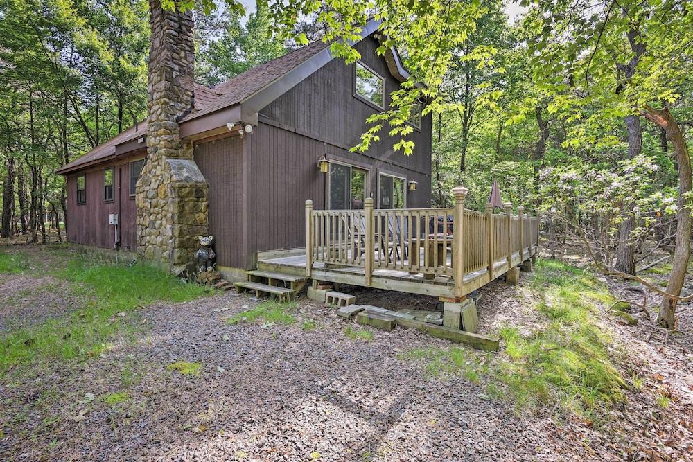 Deck & Big Boulder Views: Lake Harmony House!