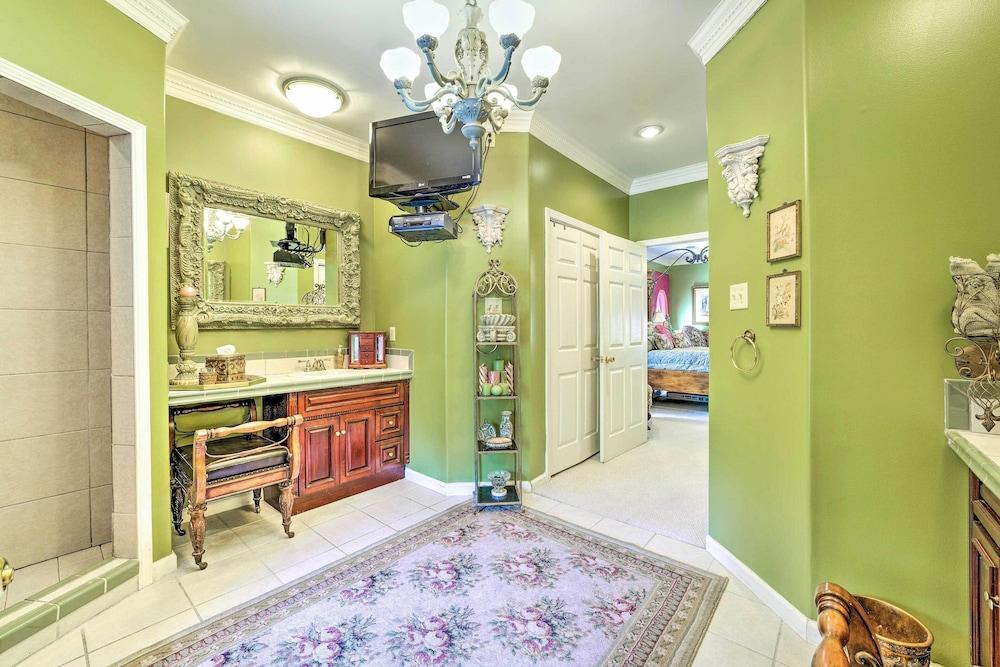 Victorian Hernando Home ~ 25 Miles to Memphis