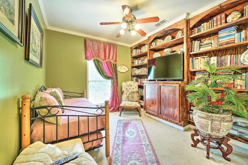 Victorian Hernando Home ~ 25 Miles to Memphis