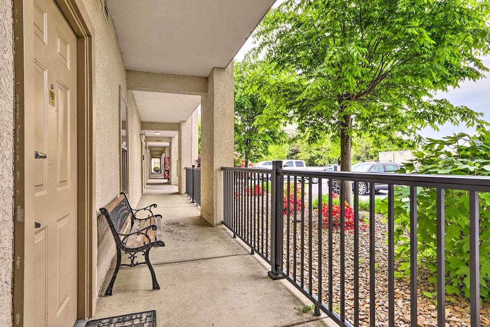 Downtown Pigeon Forge Condo w/ Pool Access!
