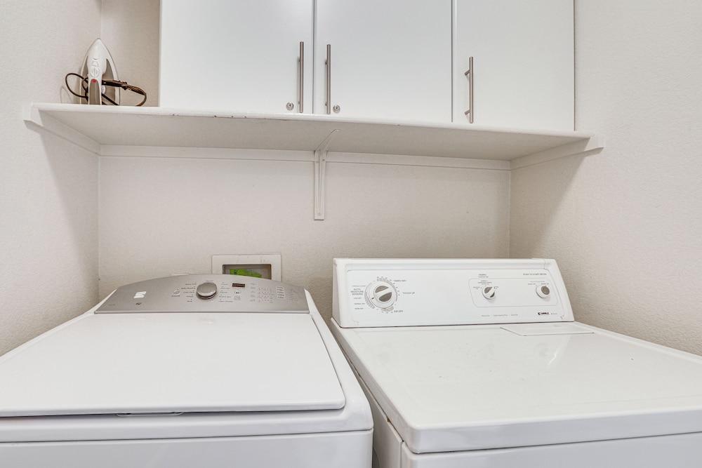 3 Mi to Golfing: Peoria Home w/ Pool & Yard