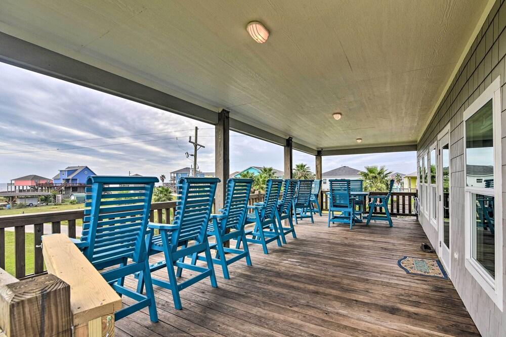 Deck & Ocean Views: Home in Crystal Beach!