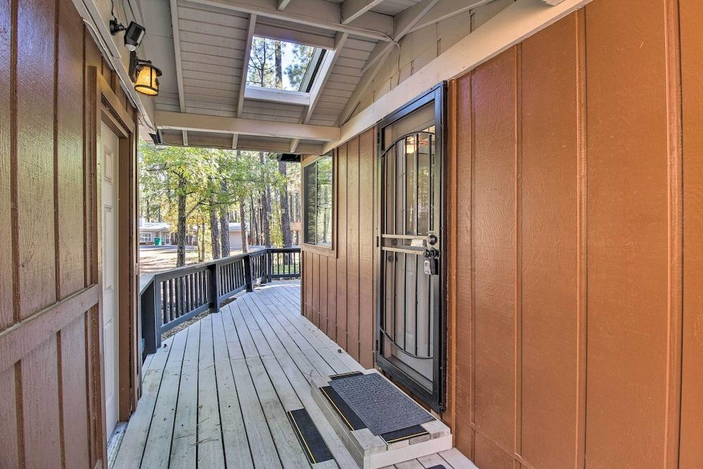 Fireplace, Deck & Grill: Pinetop Cabin Rental!