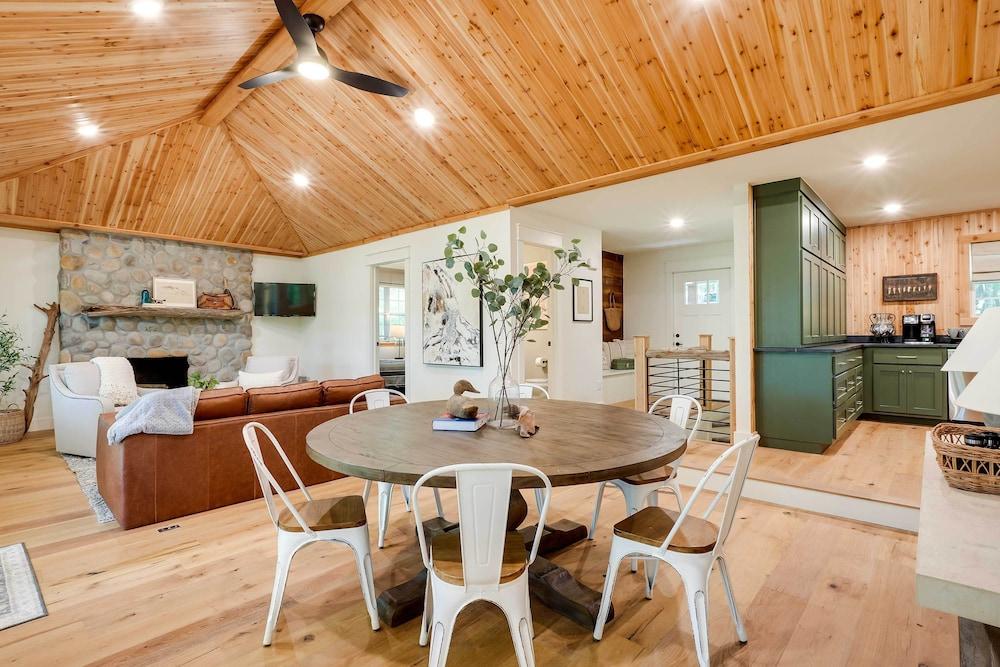 Spacious Home on Beaver Lake w/ Deck & Fire Pit!