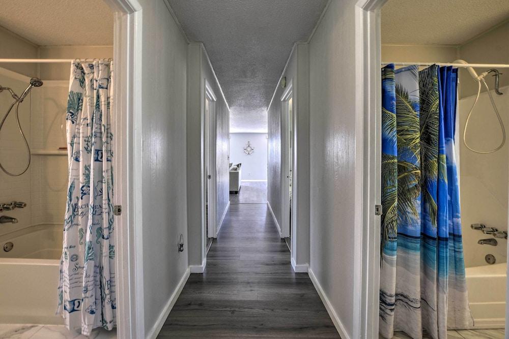 Oak Island Beach Abode w/ Deck: Walk to Shore!