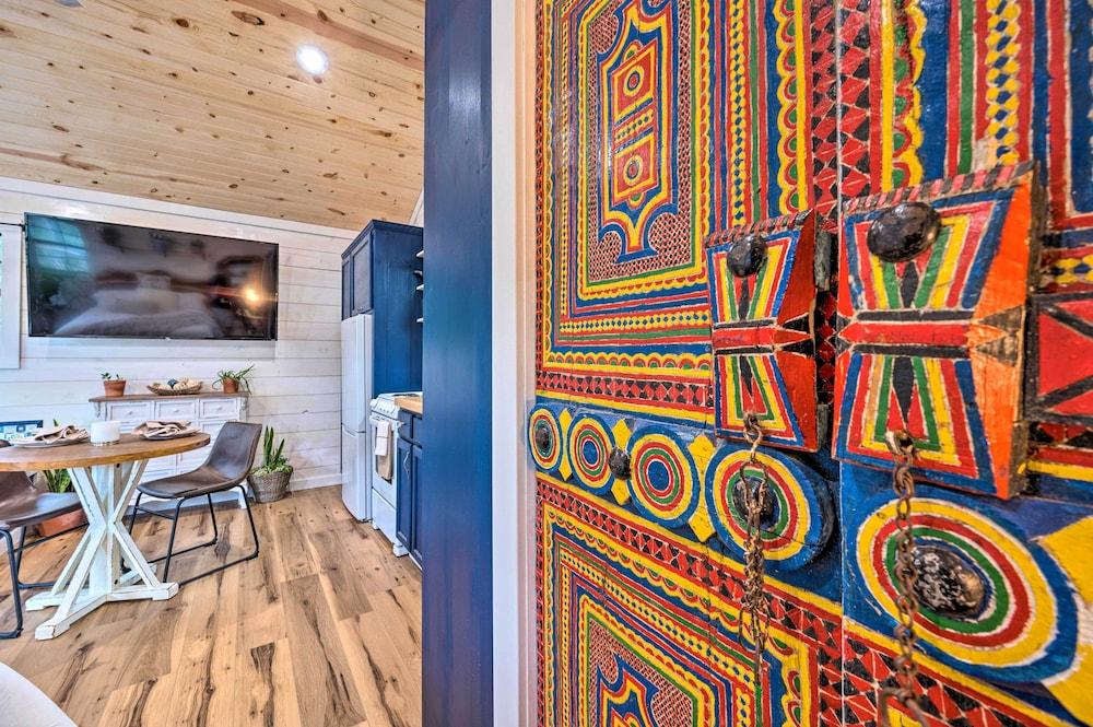 Romantic Broken Bow Cabin w/ Jacuzzi & Fire Pit!