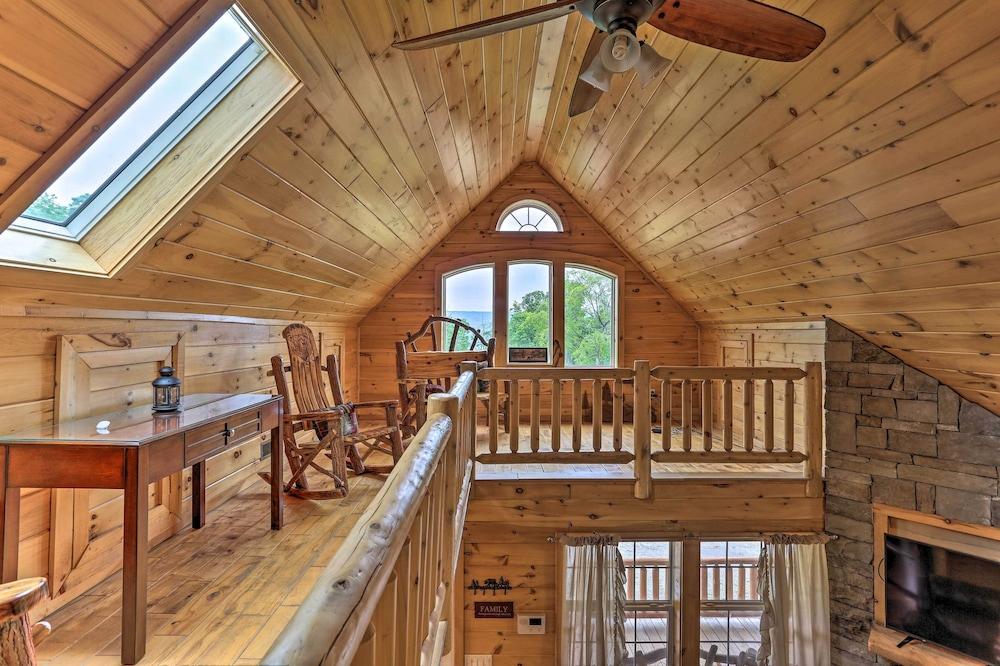 Porch, Fire Pit + Valley Views: Blakely Cabin!