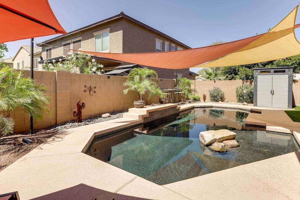Pool, Fire Pit & Grill: Goodyear Home!
