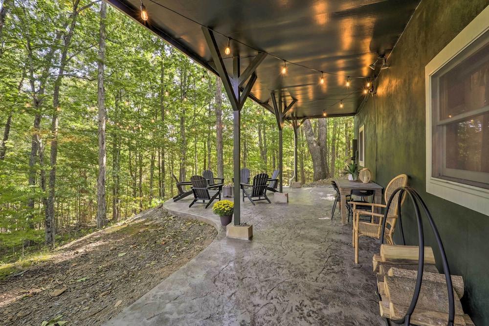 Peaceful Boone Cabin w/ Deck & Forest Views!