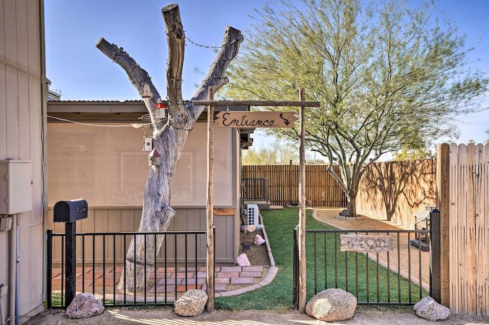 Western-style Phoenix Home: 15 Mi to Lake Pleasant