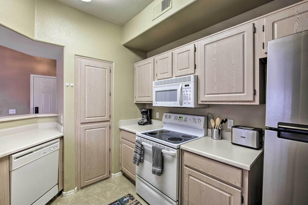 Condo w/ Pool Access, 5 Mi to Tempe Diablo Stadium
