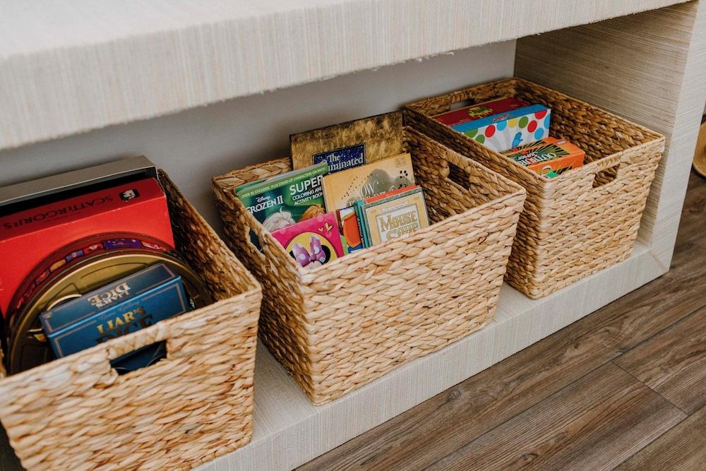 Pool + Jacuzzi: Lake Havasu Home!