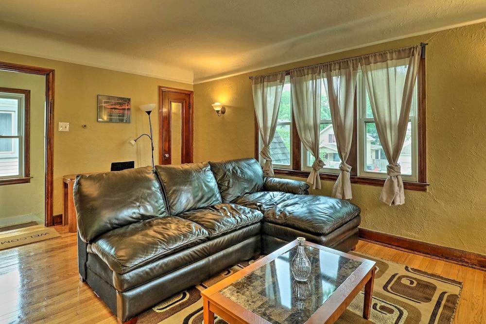 Cozy Duplex: Half Mi to Magic Bag & Woodward Ave!