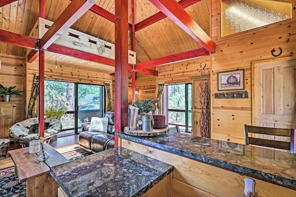 Furnished Deck: Romantic Strawberry/pine Studio!