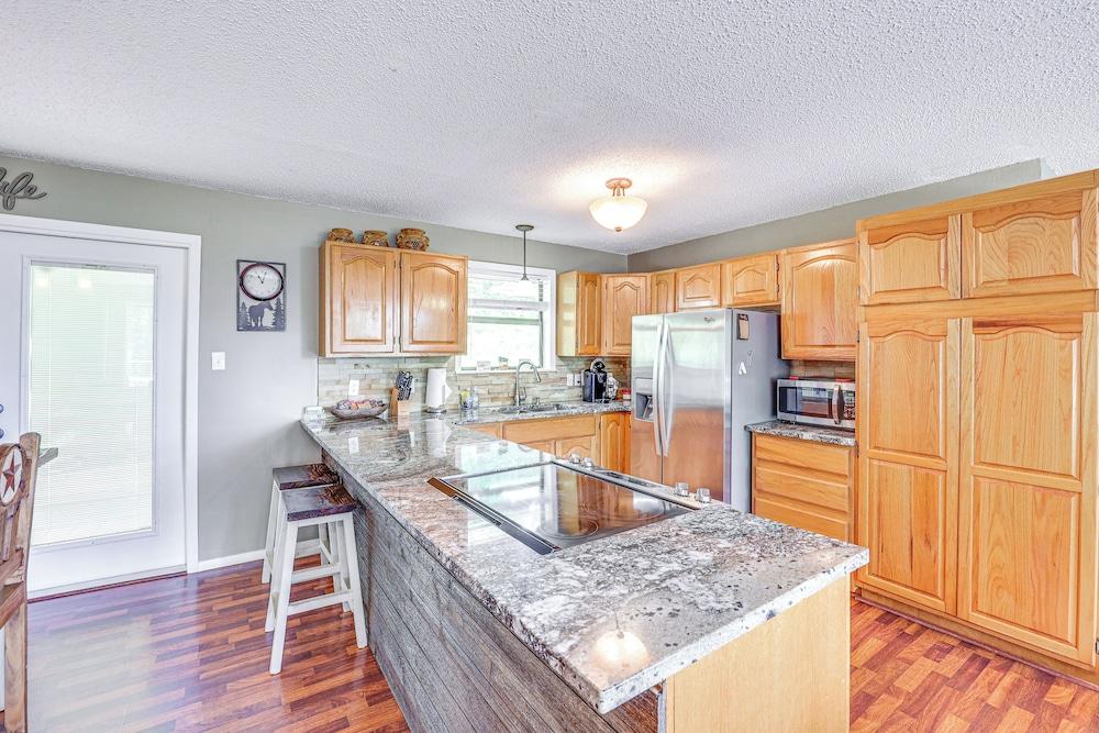 Treetop Hideaway w/ Lake Views + Fire Pit!