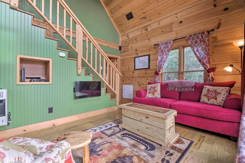 Beech Mountain Cabin w/ 180° Views: Near Hiking!