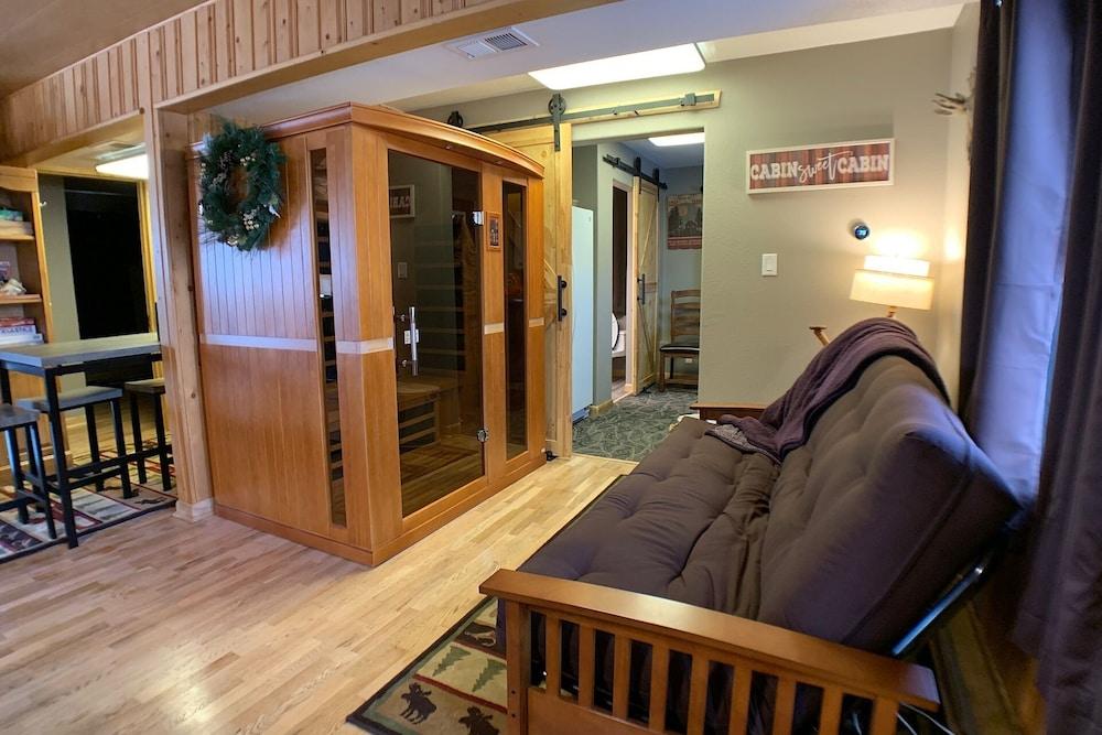 Centennial Cabin w/ Hot Tub, Sauna & Pool Table!