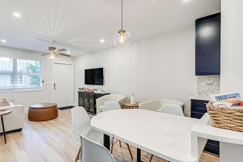 Sleek Coastal Abode: 1 Block to Naples Beach!