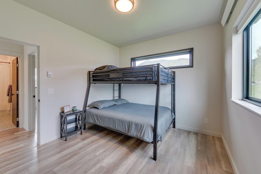 Quiet Alpine Hideaway w/ Panoramic Mountain Views!